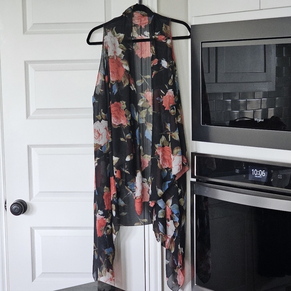 Floral Sheer Black Sharkbite Hem Vest Size M/L - Picture 1 of 12